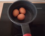 Foto del paso 1 de la receta Huevos rellenos con atún