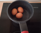 Foto del paso 1 de la receta: Huevos rellenos con atún
