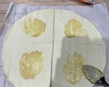 Une image de l'étape 2 de Triangles fourrés au Lardons et à la Mimolette.