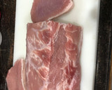 Foto del paso 2 de la receta: Lomo adobado en cama de ensalada mixta