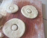 A picture of step 5 of Doughnut mai icing sugar.