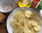 Foto del paso 1 de la receta: Patatas panadera con nata ligera