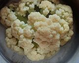 A picture of step 1 of Rosted Cauliflower with sweet and sour chilli chicken.