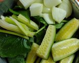 Foto del paso 1 de la receta: Sopa verde!! De espinaca y pepino, sí, pepino 🥒🥬