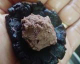 ओरीओ बिस्कीटांचे मोदक (Oreo Biscuit Modak Recipe In Marathi) रेसिपी स्टेप 2 फोटो