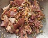 Hình bước làm 3 của món Gà kho xả ớt
