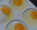 Foto langkah ke 2 dari resep Telur Ceplok Oseng Kecap Pedas Manis.