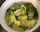Une image de l'étape 1 de Salade de tomates tricolores à la laitue rougette et mozzarella di buffala.
