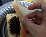 Foto langkah ke 2 dari resep Simple Chocolate Toast.