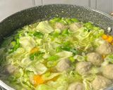 Foto langkah ke 3 dari resep Sayur Sop Bakso Ayam.