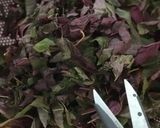 A picture of step 1 of Lal Mathachi Bhaji or Lal Saag Bhaji.