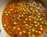 A picture of step 4 of Green tur and peas curry.