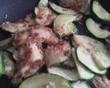 Foto del paso 3 de la receta: Calabacines salteados con salsa agridulce y arroz!!! 🥒🌶🍱🥗🍚