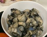 Hình bước làm 1 của món Canh Chua Hàu