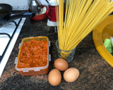Foto del paso 1 de la receta: Tallarines a la boloñesa con huevo duro y flor de tomate cherry