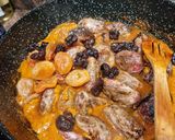 Foto del paso 3 de la receta: Galtas ibéricas con orejones y ciruelas