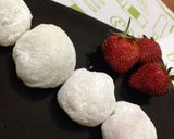 Foto langkah ke 6 dari resep Strawberry Mochi.