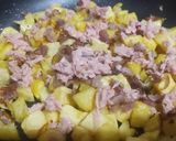 صورة لخطوة 3 من وصفة فريت أومليت 🍟🥚 بالبصل 🧅والتونة