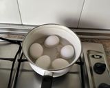 Foto del paso 1 de la receta: Patatas aliñas con gambas