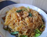 Foto langkah ke 5 dari resep Bihun Goreng Bakso Sawi.