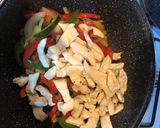 Foto del paso 3 de la receta Wok de verduras y tiras de pechugas de pollo