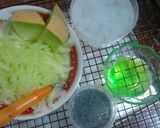 Foto langkah ke 2 dari resep Es Melon Serut Selasih.