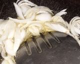 A picture of step 1 of Cheesy veg pizza.