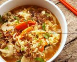 Foto langkah ke 6 dari resep Mie Tek-Tek Pedas dari Mie Instan Goreng #pr_anekamiekuah.