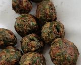 A picture of step 1 of Spinach balls in Gravy.