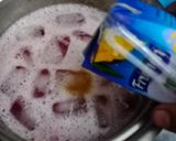 A picture of step 2 of Falsa and juice cocktail.