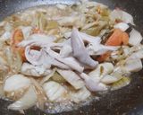 Hình bước làm 2 của món Dưa chua xào bao tử