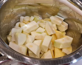 Foto del paso 3 de la receta: Crema de puerros, calabacín, patatas y quesitos