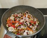 Foto langkah ke 6 dari resep Cumi Oseng Cabe.