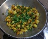 A picture of step 3 of Cauliflower mutter subji.