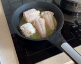 Foto del paso 5 de la receta: Rape en salsa de zanahorias, langostinos y arándanos