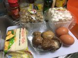 ไข่ห่อเต้าหู้ราดเห็ดสามอย่าง