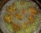 A picture of step 3 of Corn pakoda.