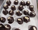 Foto langkah ke 5 dari resep Bola-bola Coklat.