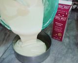 A picture of step 5 of Basic vanilla sponge.