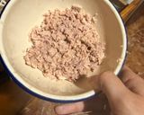 Foto del paso 2 de la receta: Empanada casera de atún con huevo cocido y de bacon con queso