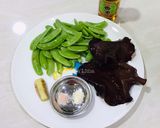 Foto langkah ke 1 dari resep Tumis kacang polong dan jamur kuping.