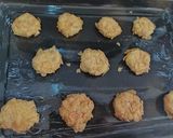 Foto langkah ke 5 dari resep Raisin Cornflakes Cookies.