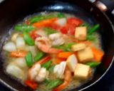 รูปขั้นตอนการทำที่ 4 ของ กุ้งเต้าหู้ ผัดถั่วลันเตา