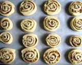 A picture of step 7 of Apple Cinnamon Rolls.