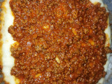 Pastel de papa con carne molida y queso mozzarella, en la sartén
