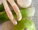 Une image de l'étape 1 de Merlan et asperges poirés.