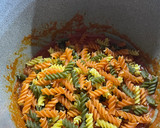 Foto del paso 3 de la receta: Pasta con atún y tomate. Olla GM