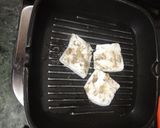 A picture of step 2 of Paneer club sandwich.