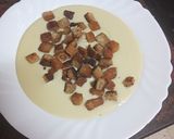 Foto del paso 6 de la receta: Crema de puerros, apio y almendras con pan frito