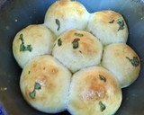 Foto del paso 8 de la receta: Bollitos de queso feta, tomate y albahaca
